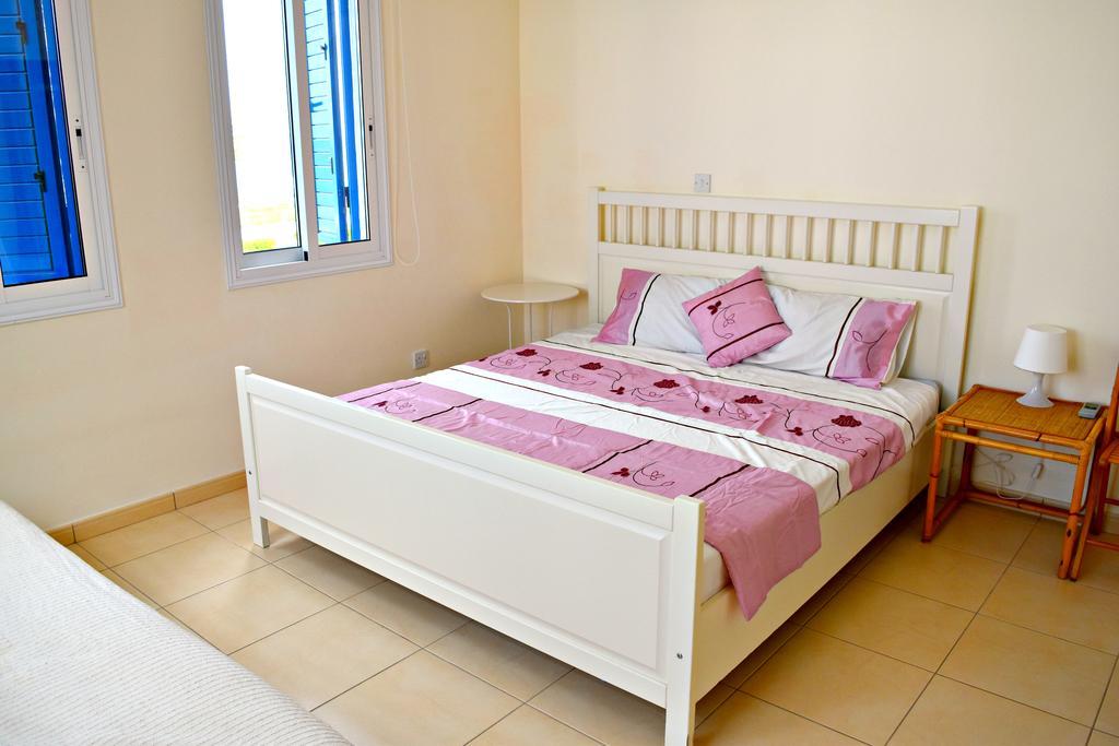 Latchi Beach Front Villa - Private Heated Pool - Amazing Uninterrupted Sea Views Polis エクステリア 写真
