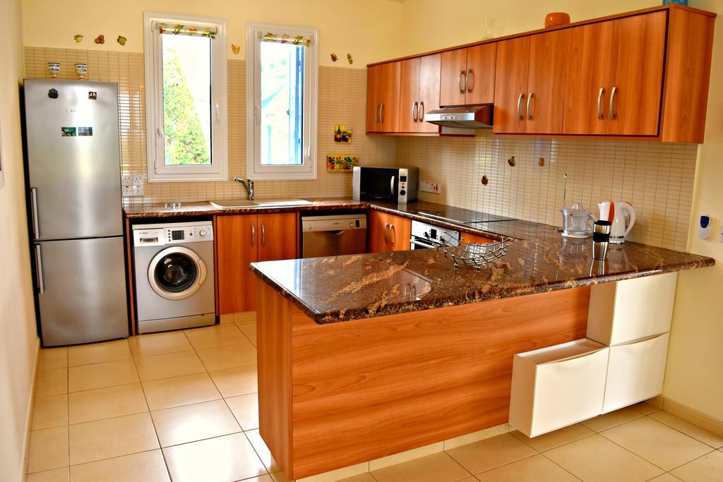 Latchi Beach Front Villa - Private Heated Pool - Amazing Uninterrupted Sea Views Polis エクステリア 写真