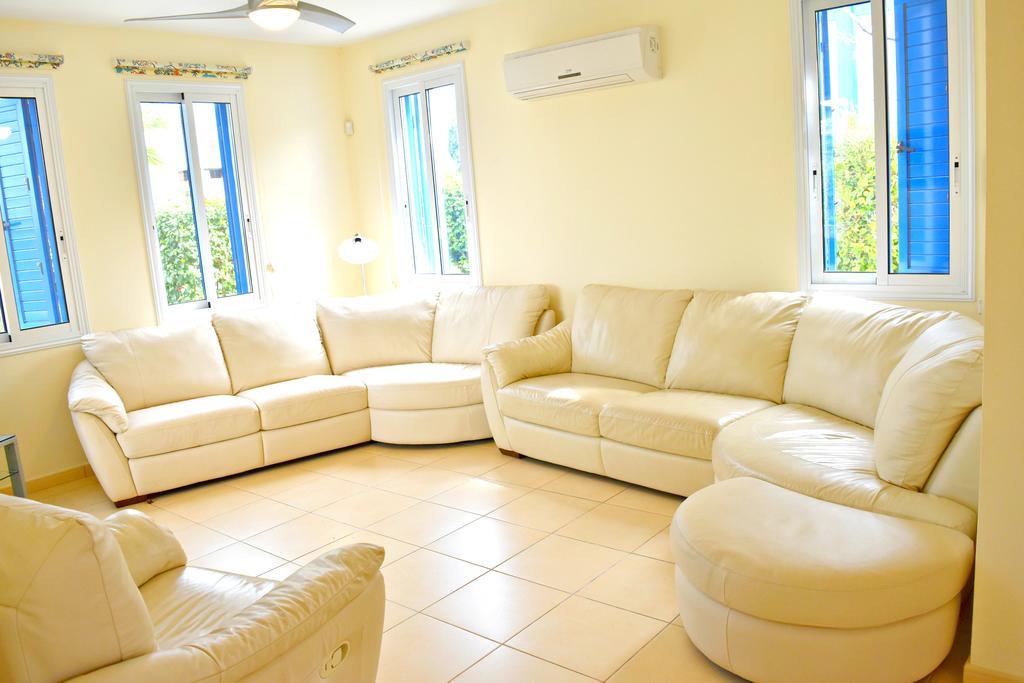 Latchi Beach Front Villa - Private Heated Pool - Amazing Uninterrupted Sea Views Polis エクステリア 写真