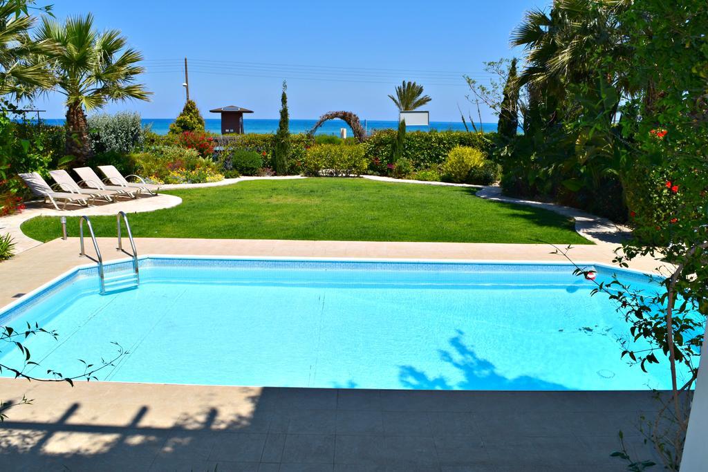 Latchi Beach Front Villa - Private Heated Pool - Amazing Uninterrupted Sea Views Polis エクステリア 写真